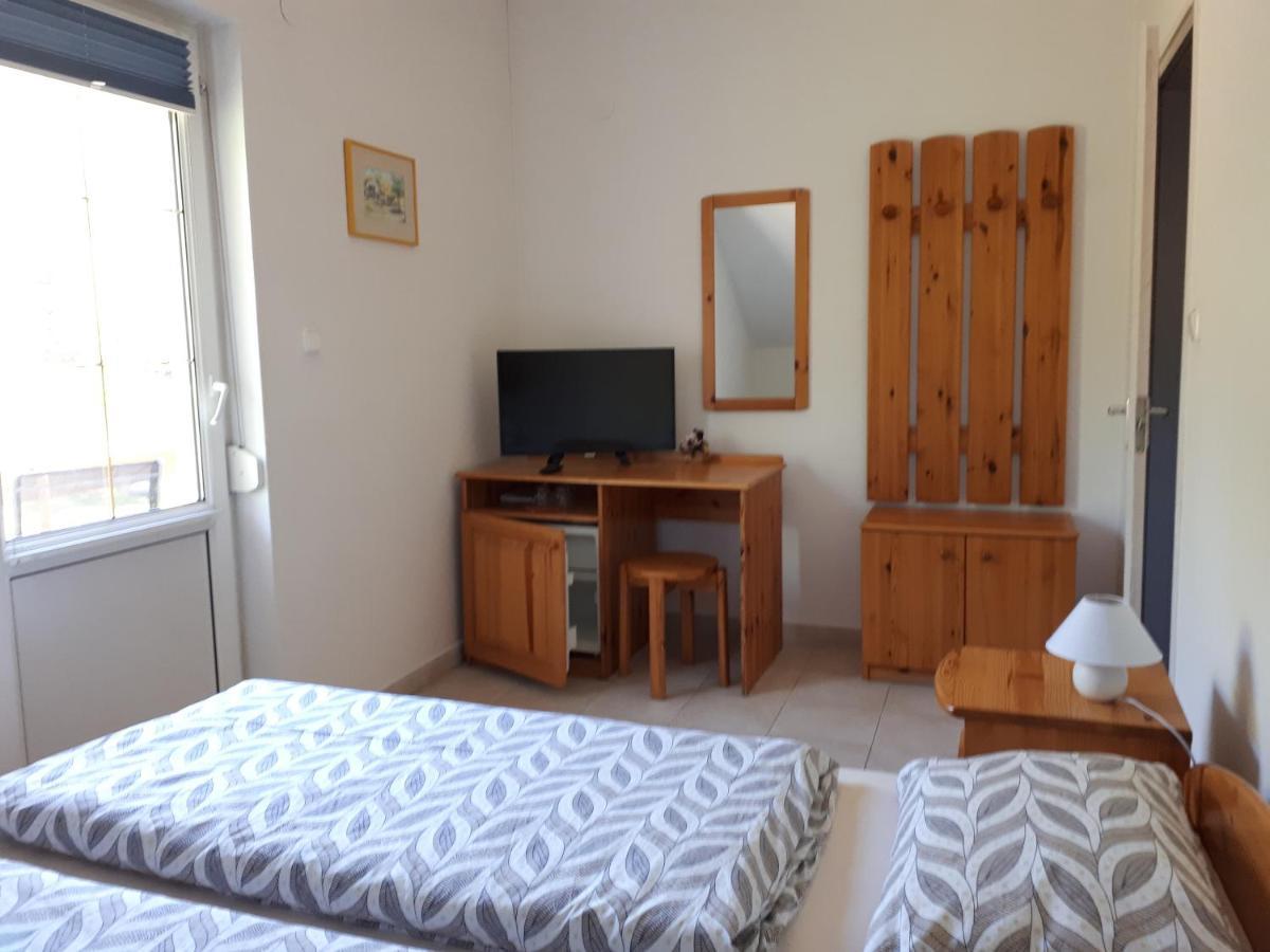Borkuti Panzio Es Apartman Balatonszárszó Exterior foto