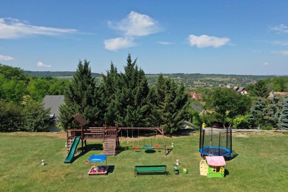 Borkuti Panzio Es Apartman Balatonszárszó Exterior foto