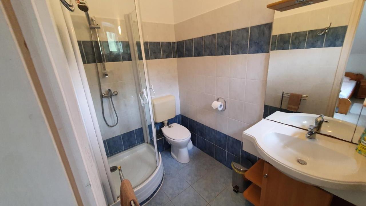 Borkuti Panzio Es Apartman Balatonszárszó Exterior foto