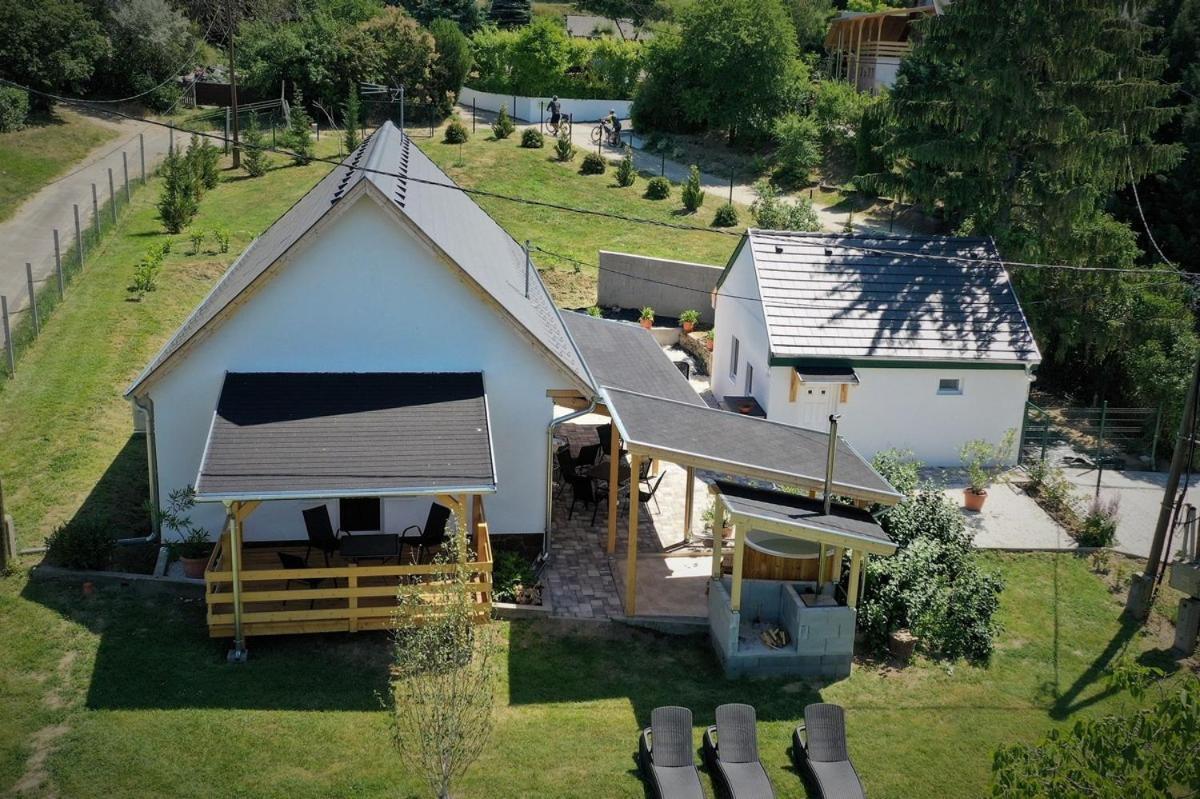 Borkuti Panzio Es Apartman Balatonszárszó Exterior foto