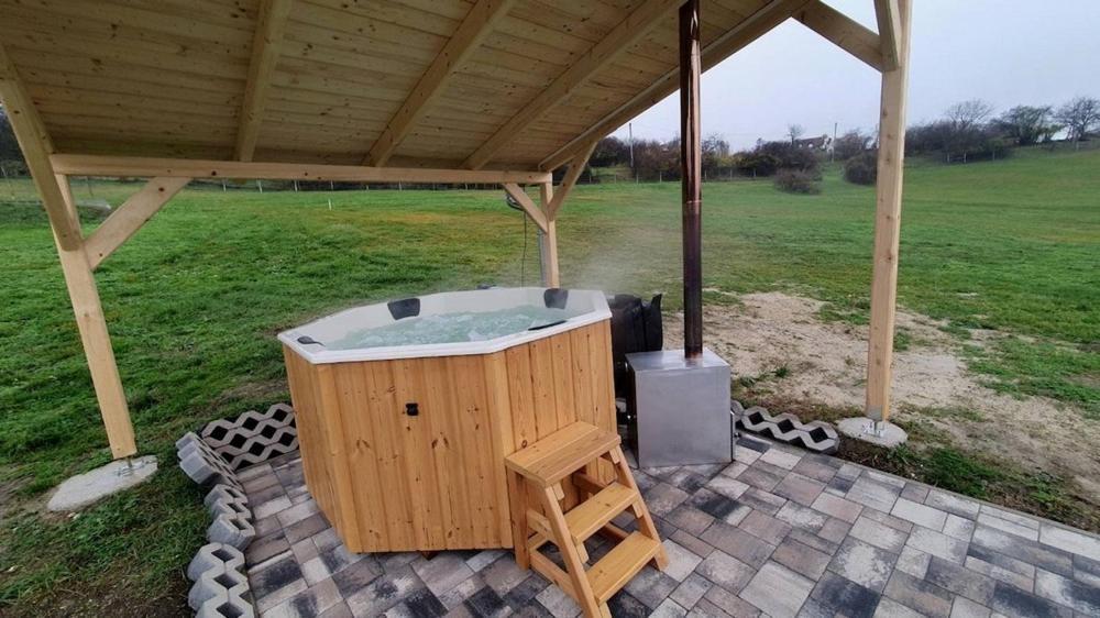 Borkuti Panzio Es Apartman Balatonszárszó Exterior foto